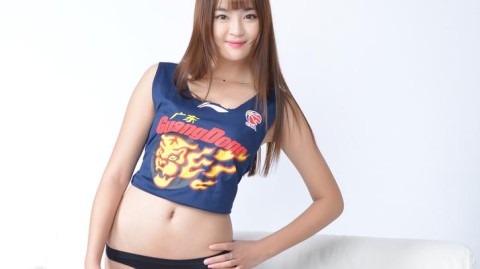 广东宏远篮球宝贝：赛场边的笑容与黑丝美腿，绘就青春加油曲
