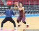 翟晓川缠绷带亮相训练场 北京首钢迎魔鬼赛程
