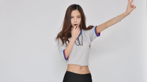 篮球宝贝惊艳变身美女裁判 总决赛预热身姿绰约